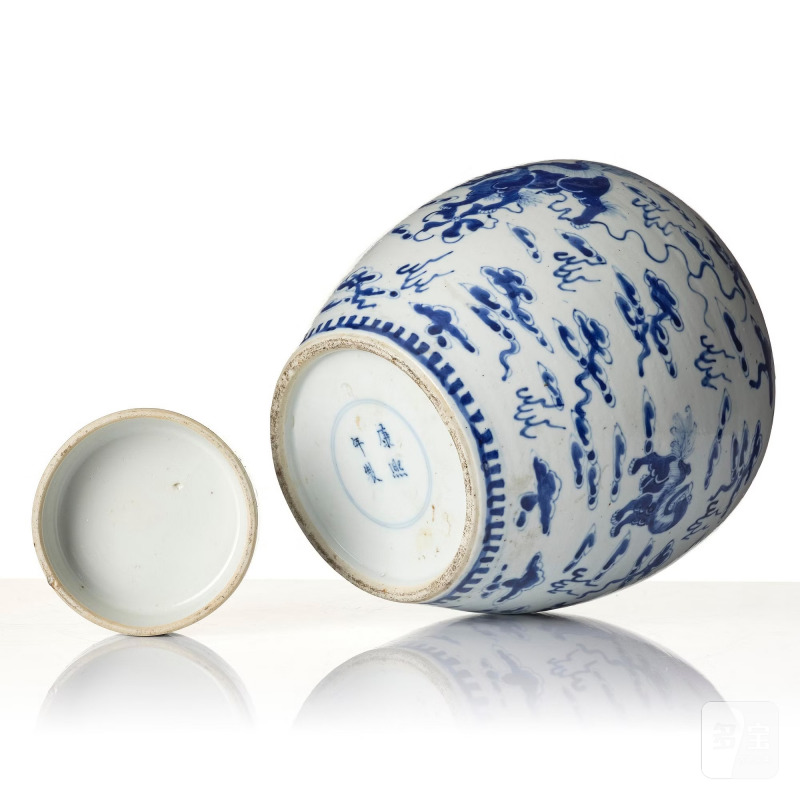 A blue and white jar with cover, - 图6